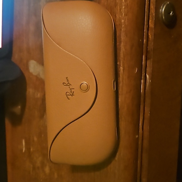 Have a pair of wayfarer sunglasses meta version still brand.... - Picture 3 of 3